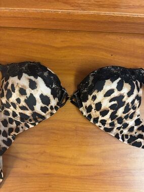 Victoria’s Secret Bombshell Add-2-Cups Lace-Trim Push-Up Bra